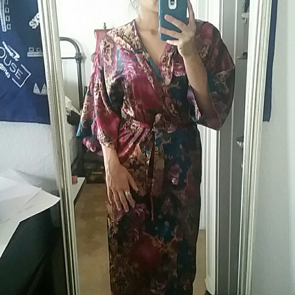 Vintage Robe - Picture 2 of 3